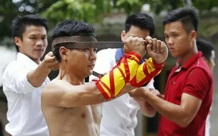 Hotspot Matrix: Biến 4 kiểu áo không thể thiếu thành cơ hội marketing đột phá